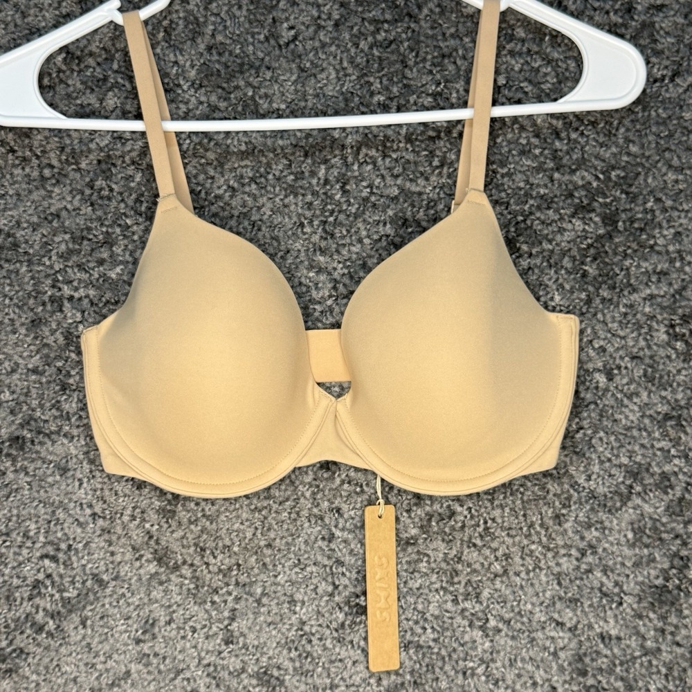 Skims Body Bra Fits Everybody T-shirt Bra Clay 32DD NWT NEW $54 MSRP Underwire